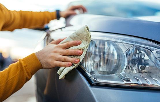 Nettoyage et lustrage extérieur d'une carrosserie